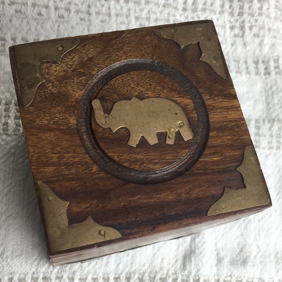 Wood and Brass Tea Storage Box - Picture 10 of 13